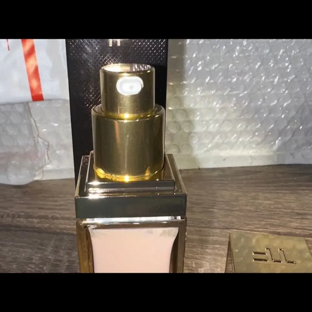 Tom Ford Shade and Illuminate Soft Radiance Foundation Broad Spectrum SPF50 face